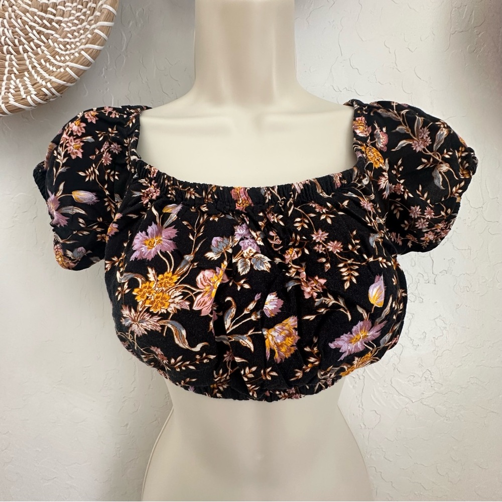 American Eagle Outfitters Black Floral Off the shoulder Puff Sleeve Crop Top. XS